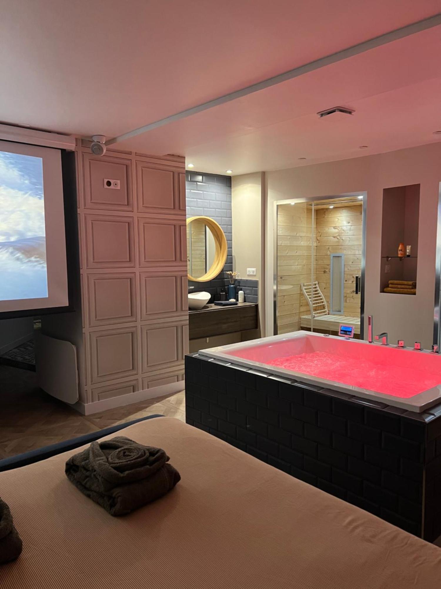 Appartement Avec Jacuzzi Sauna & Home Cinema - Nid D'Angers Exterior photo