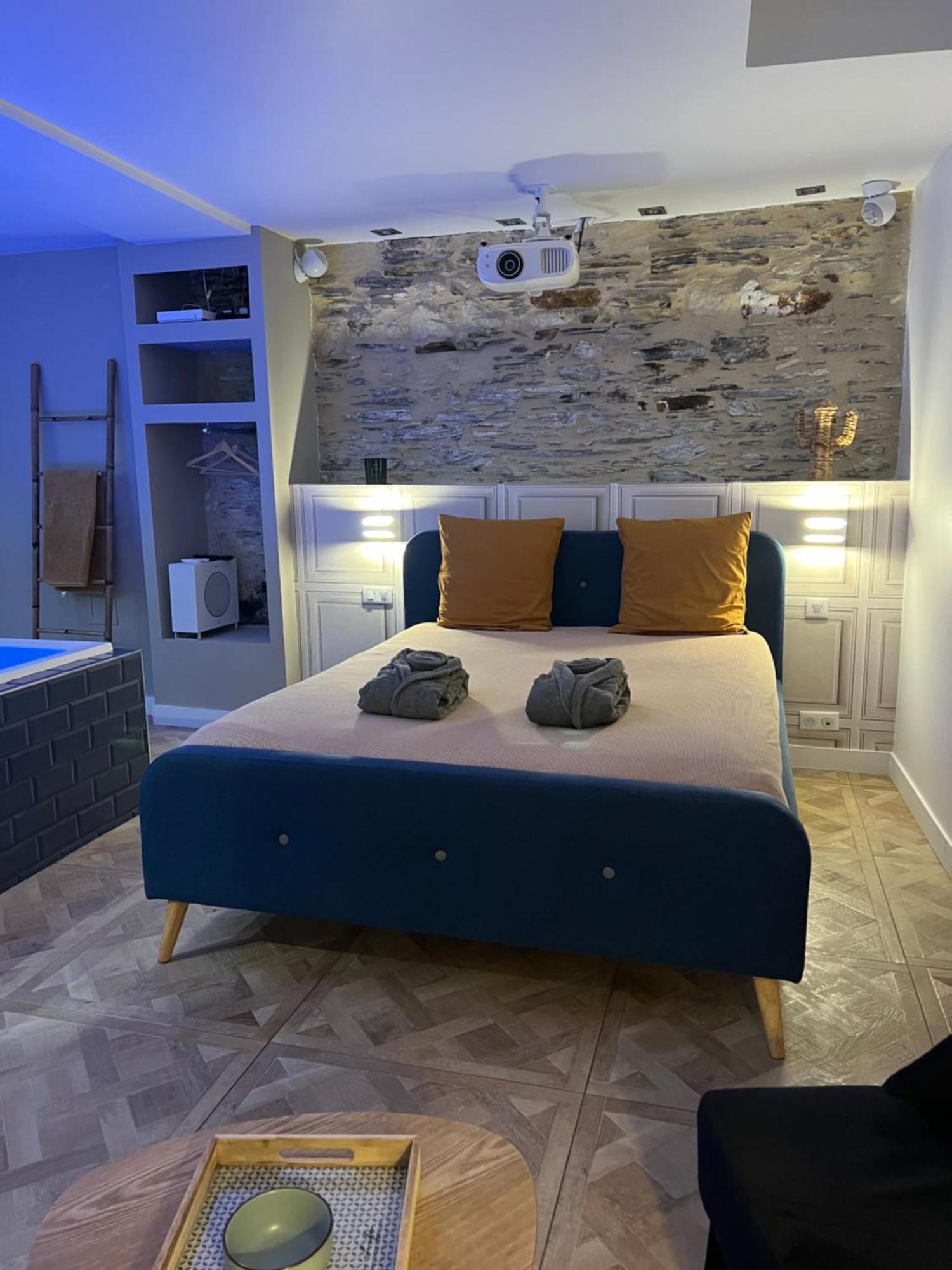 Appartement Avec Jacuzzi Sauna & Home Cinema - Nid D'Angers Exterior photo